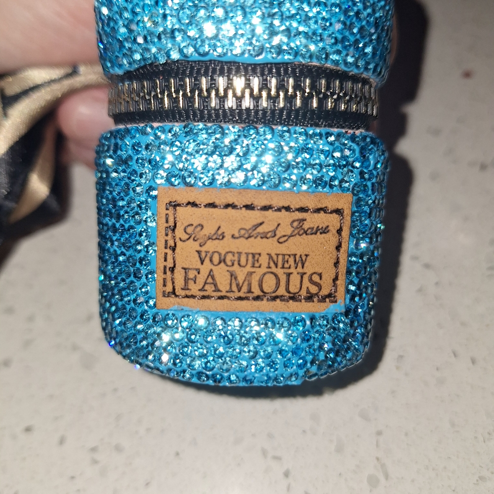 NWOT TIK TOK VIRAL BLUE RHINESTONE MINI BUCKET TRAVEL KEYCHAIN CASE. - Picture 2 of 3